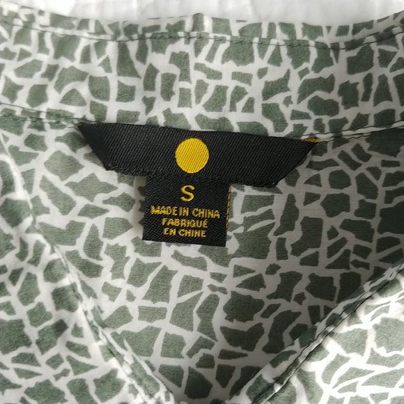 DONATED Sleeveless Button Down Blouse Size S - Picture 7 of 9